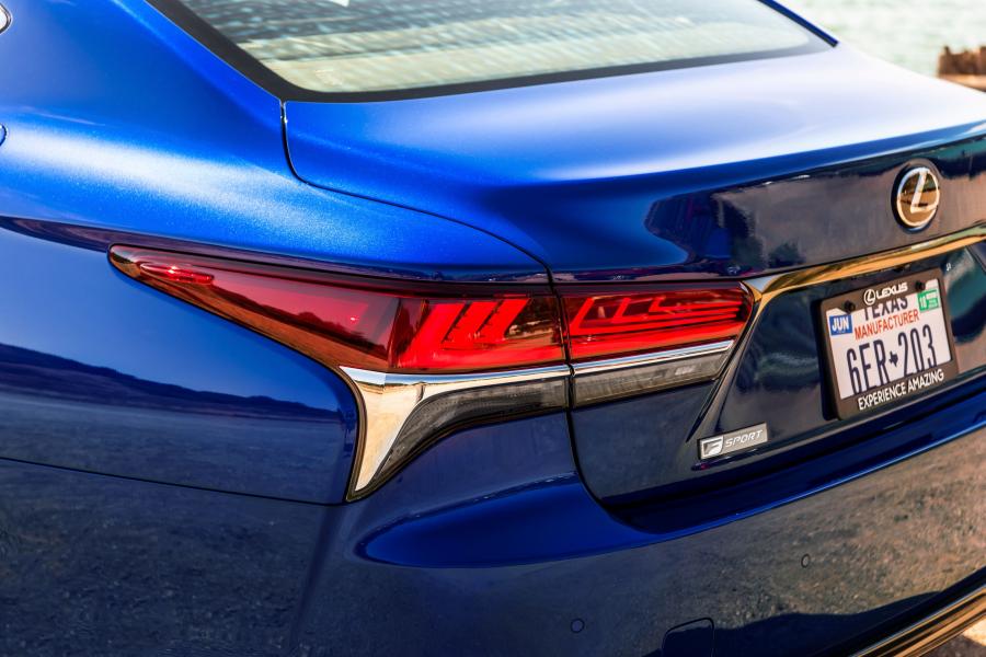 Детали экстерьера Lexus LS500 F-Sport 2017 года  (NA) (фото 56 из 66)